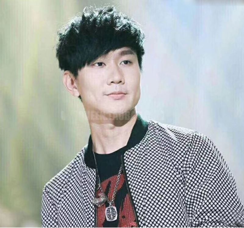 Ch*0me He**ts necklaces